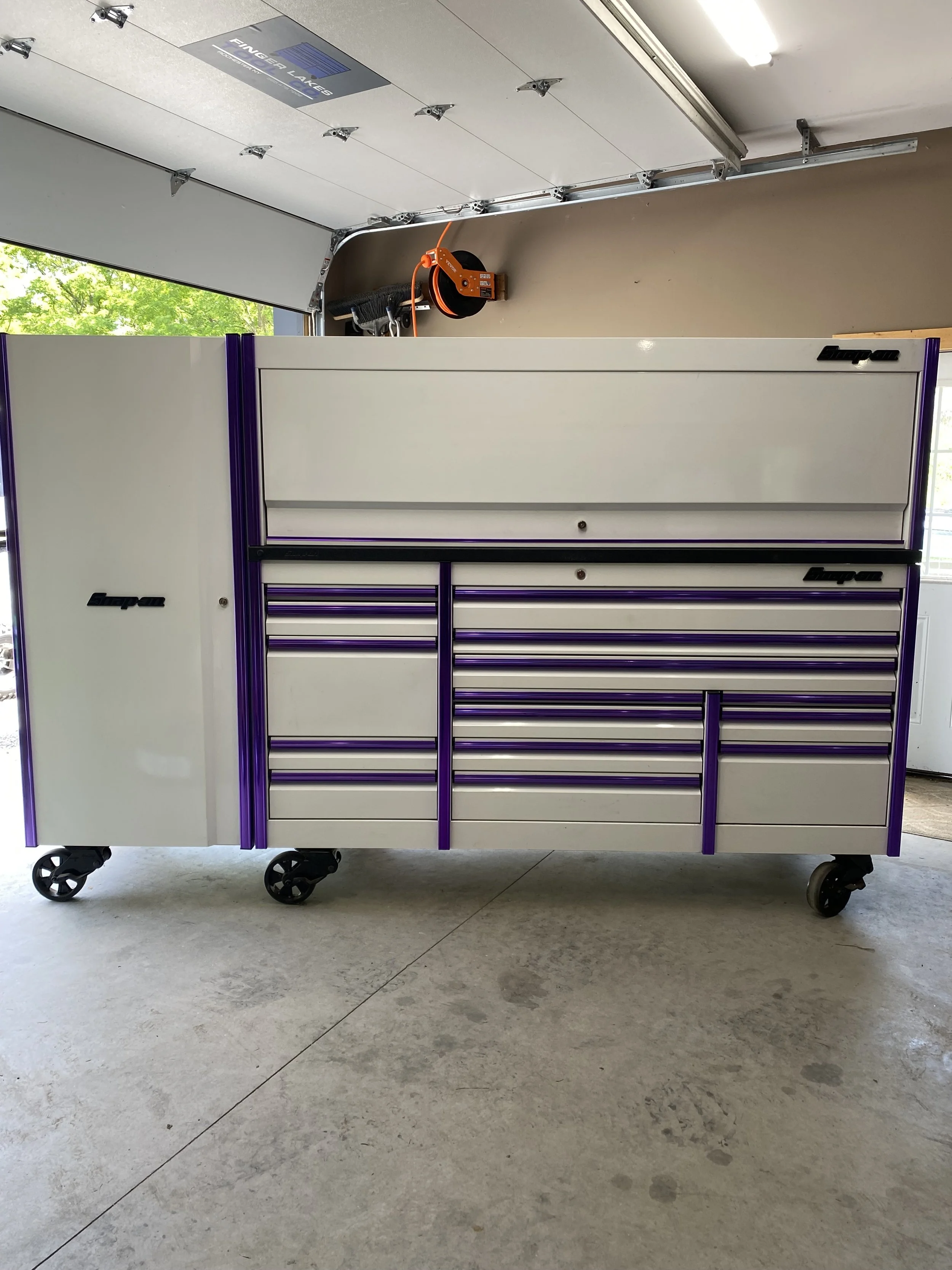 Tool chest with drawers
