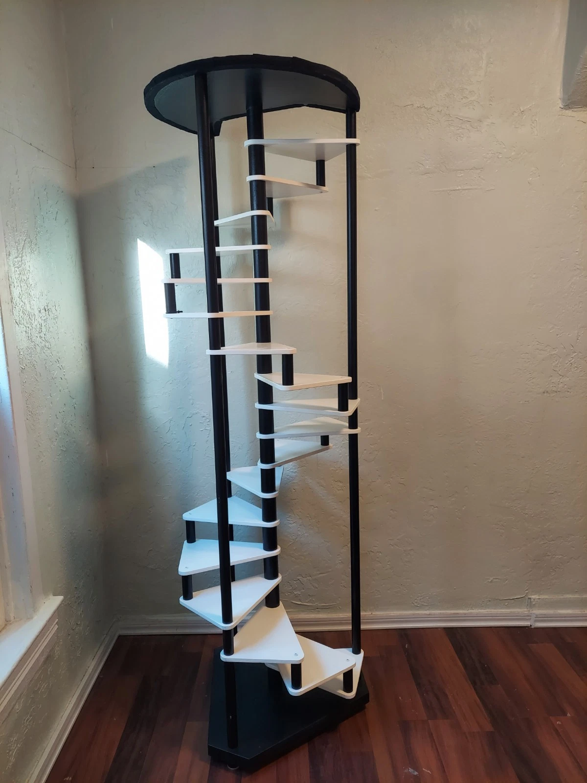 Cat tree barely used
